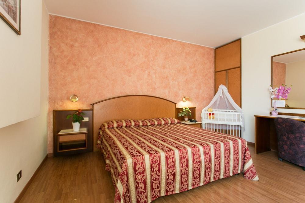 Hotel Concorde Fiera Saronno Esterno foto