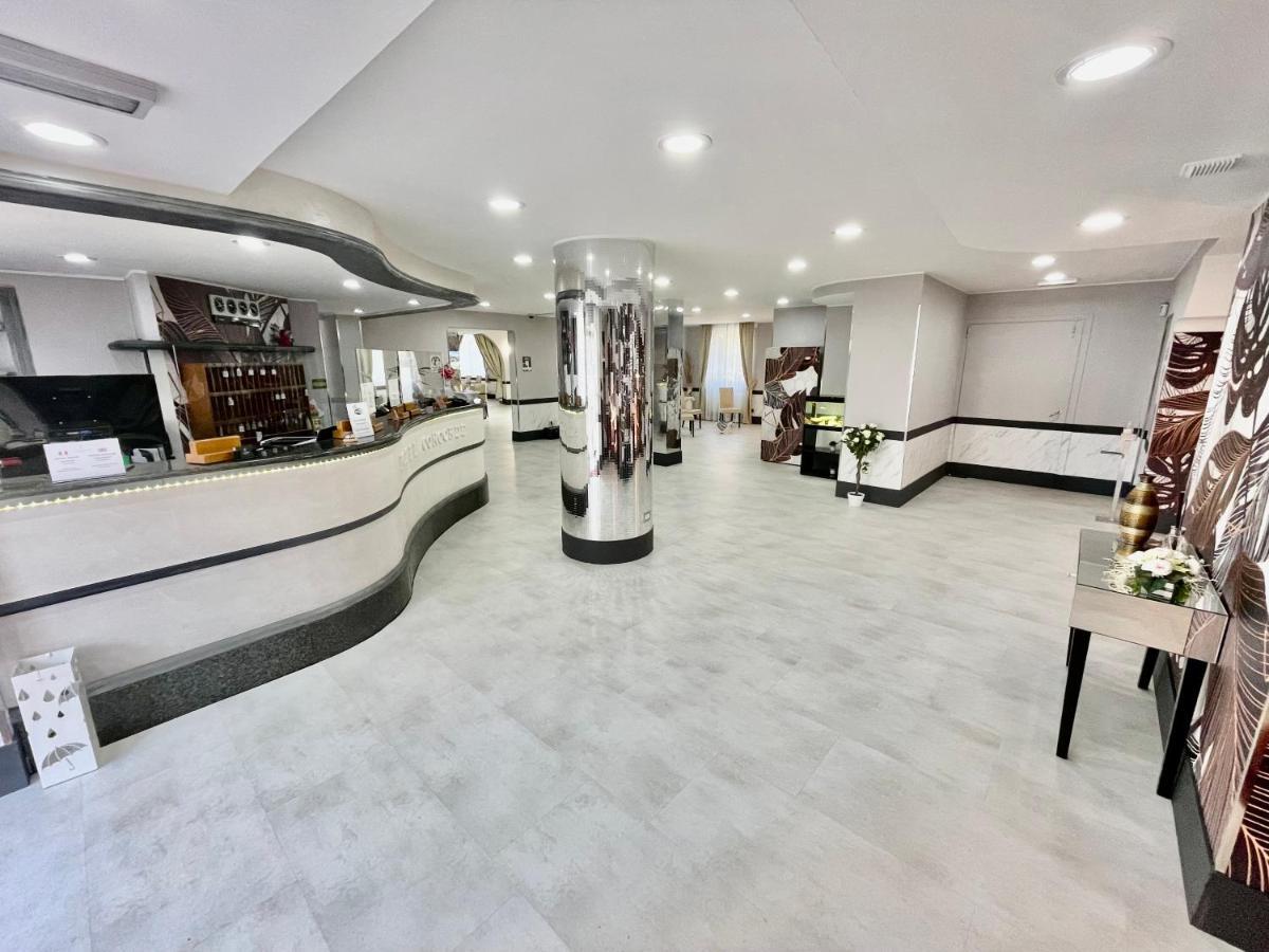 Hotel Concorde Fiera Saronno Esterno foto