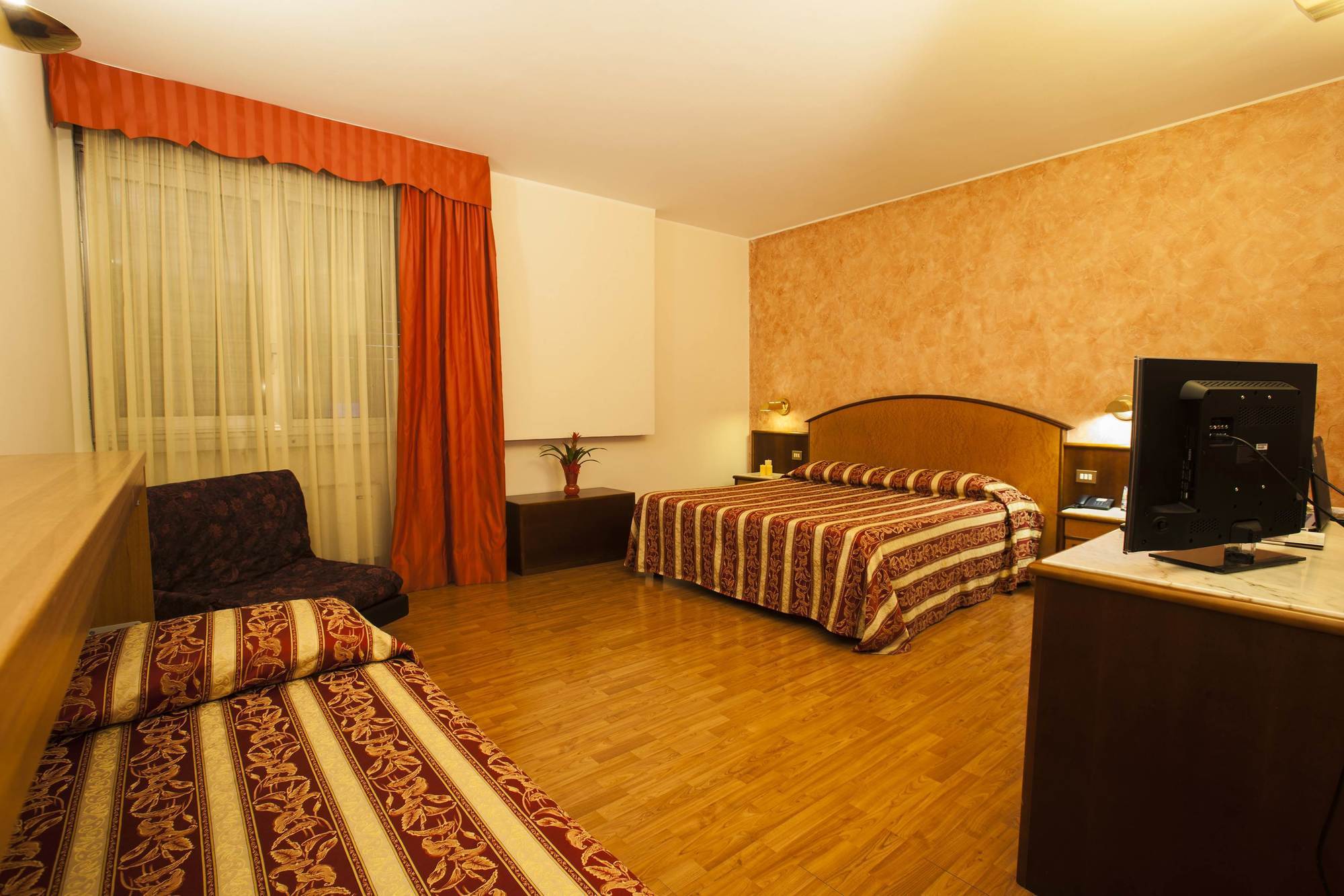 Hotel Concorde Fiera Saronno Esterno foto