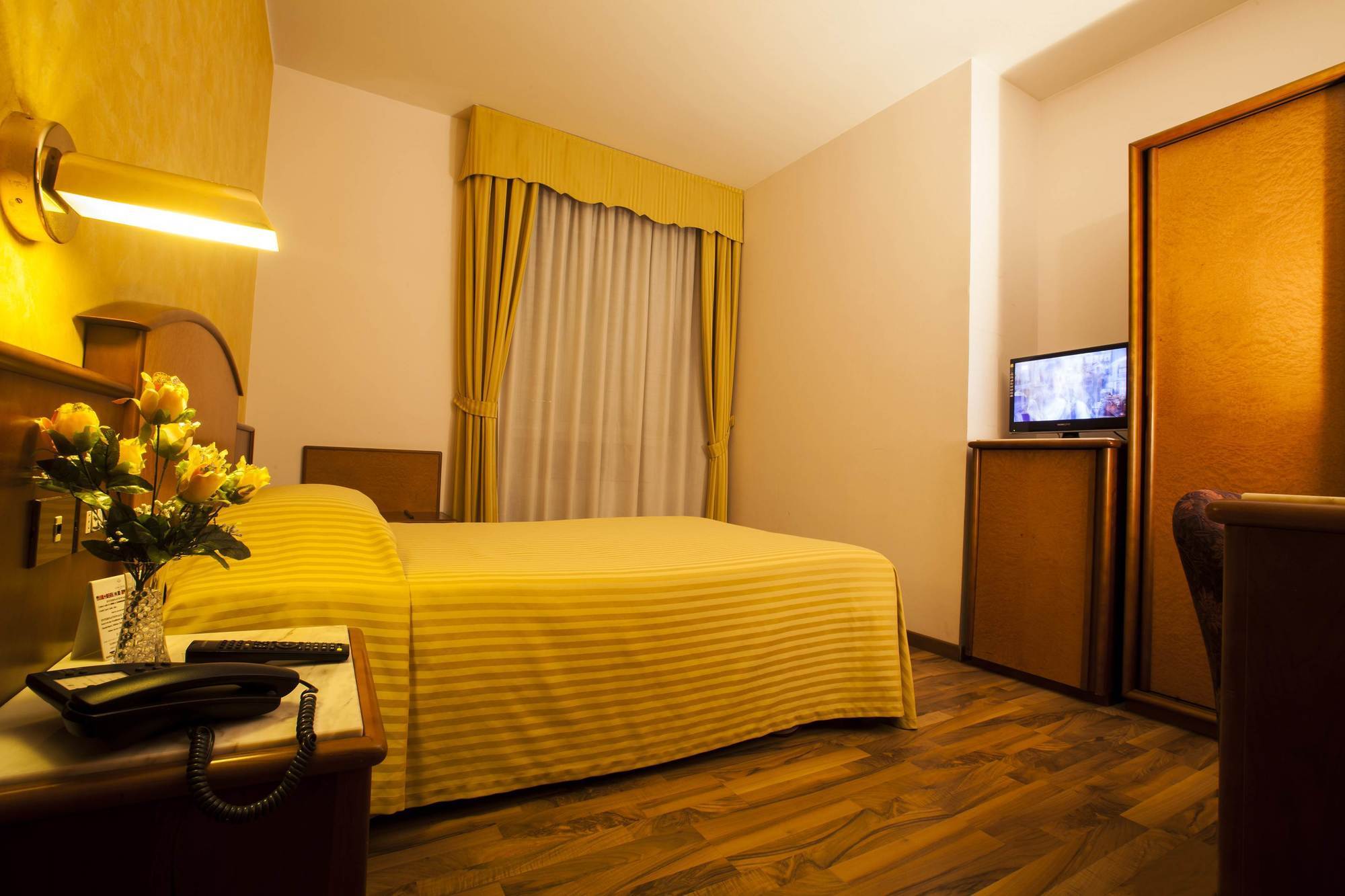 Hotel Concorde Fiera Saronno Esterno foto