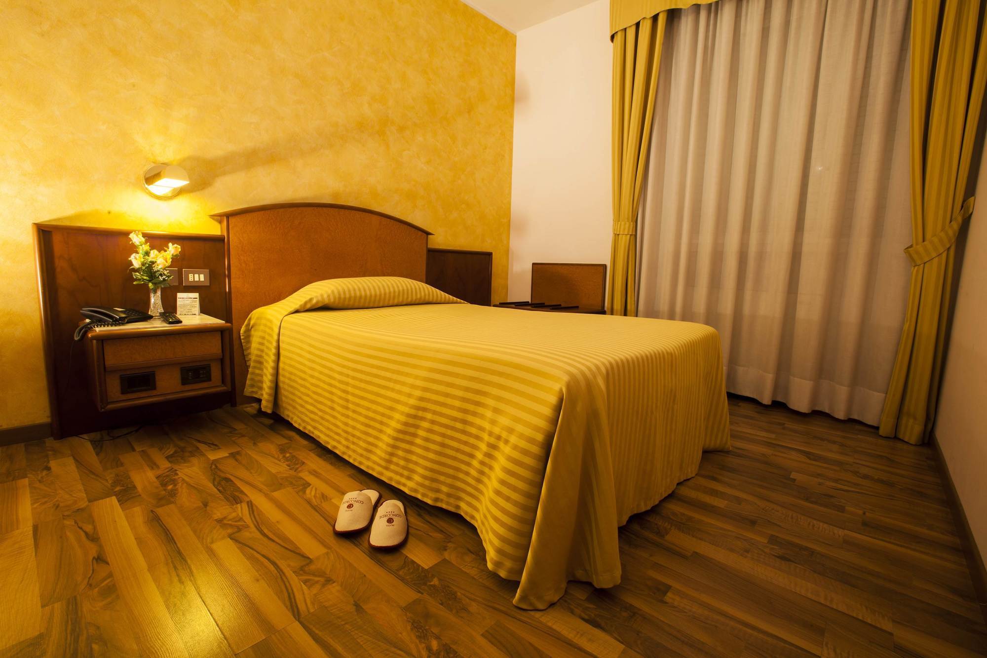 Hotel Concorde Fiera Saronno Esterno foto