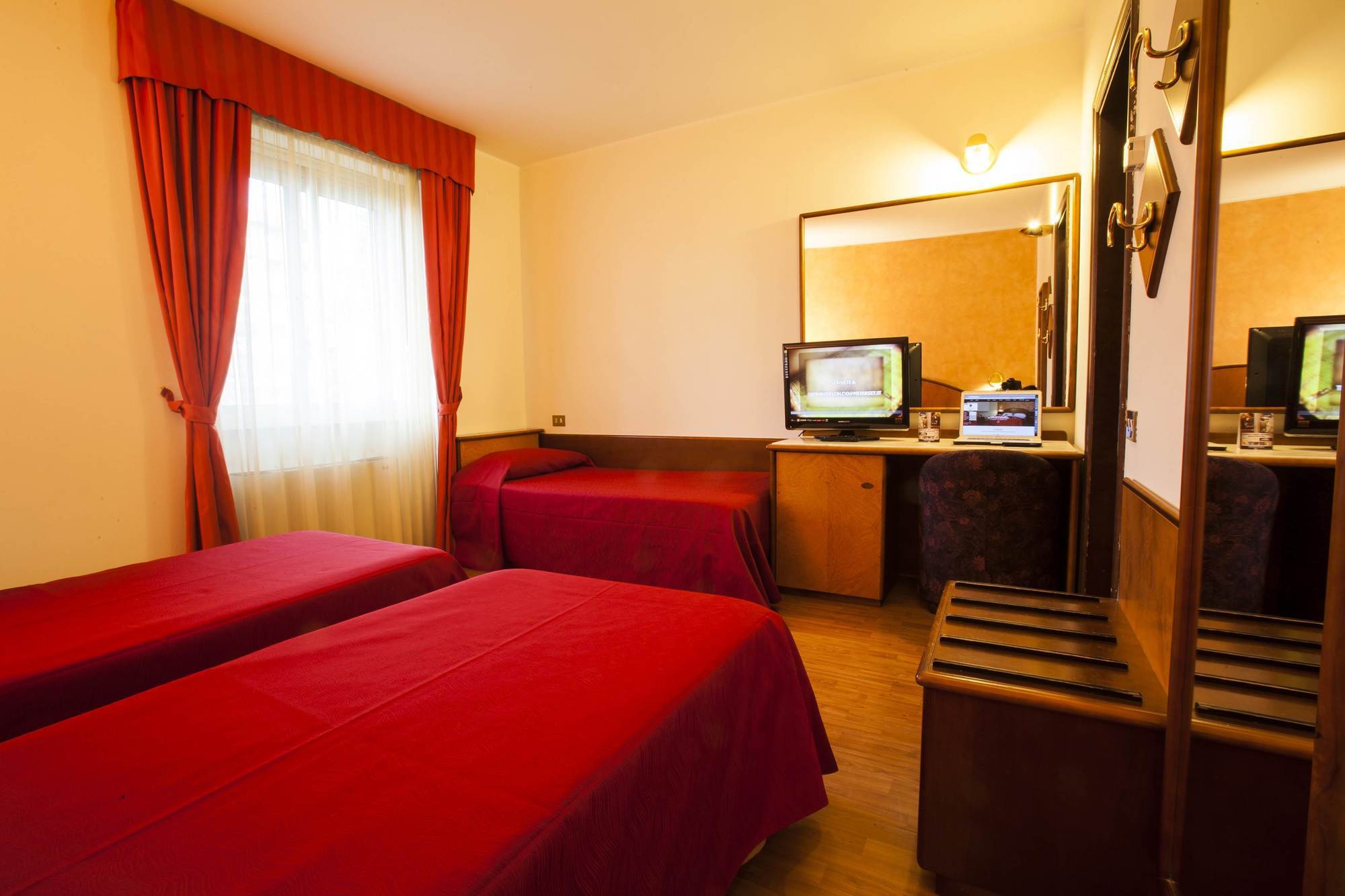 Hotel Concorde Fiera Saronno Esterno foto