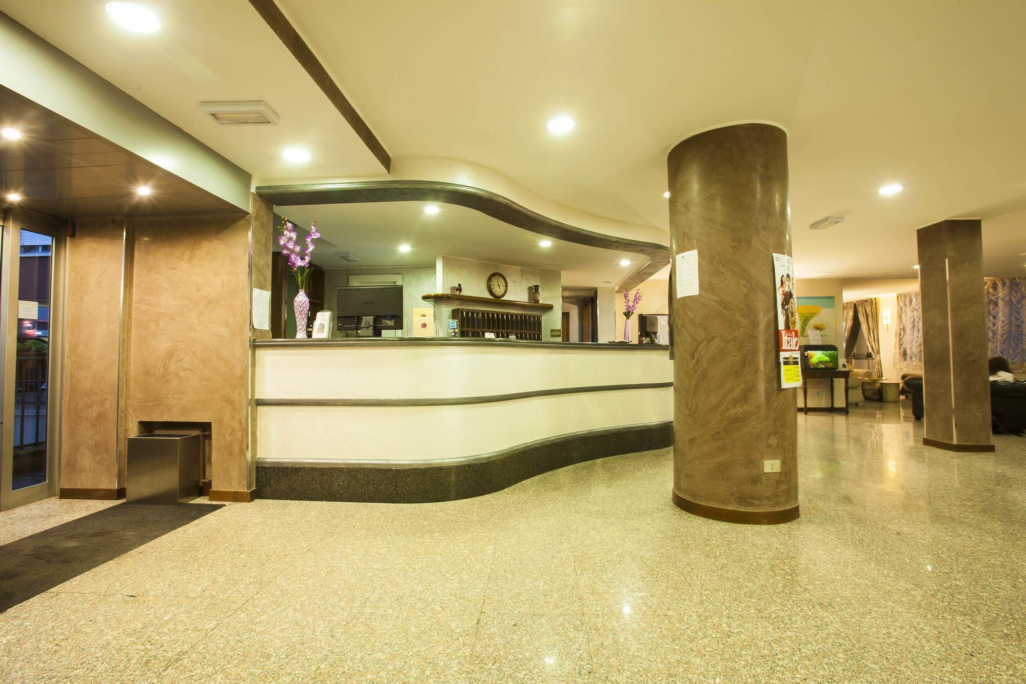 Hotel Concorde Fiera Saronno Esterno foto
