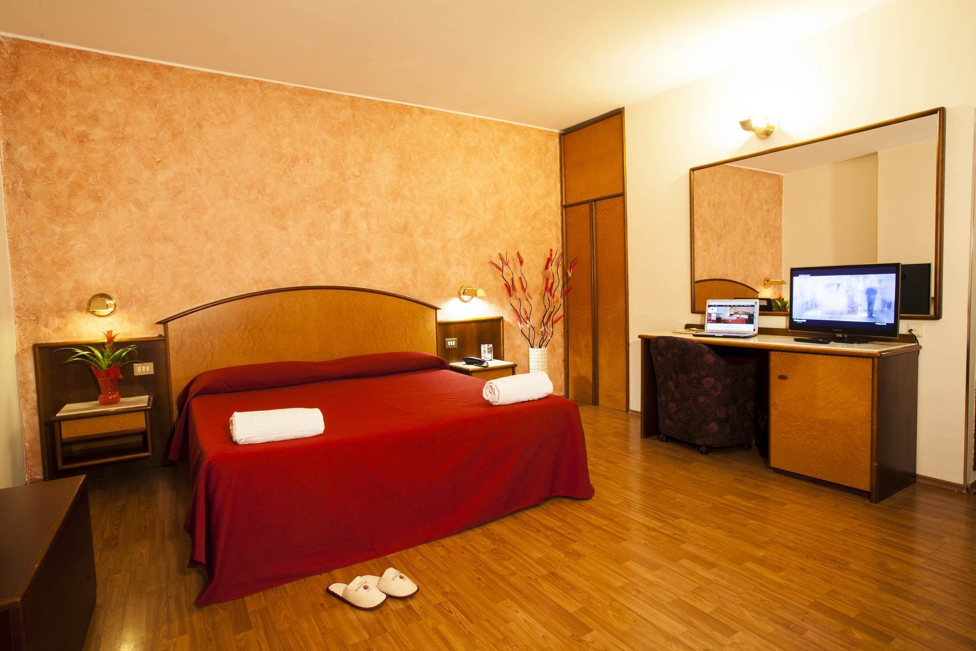 Hotel Concorde Fiera Saronno Esterno foto