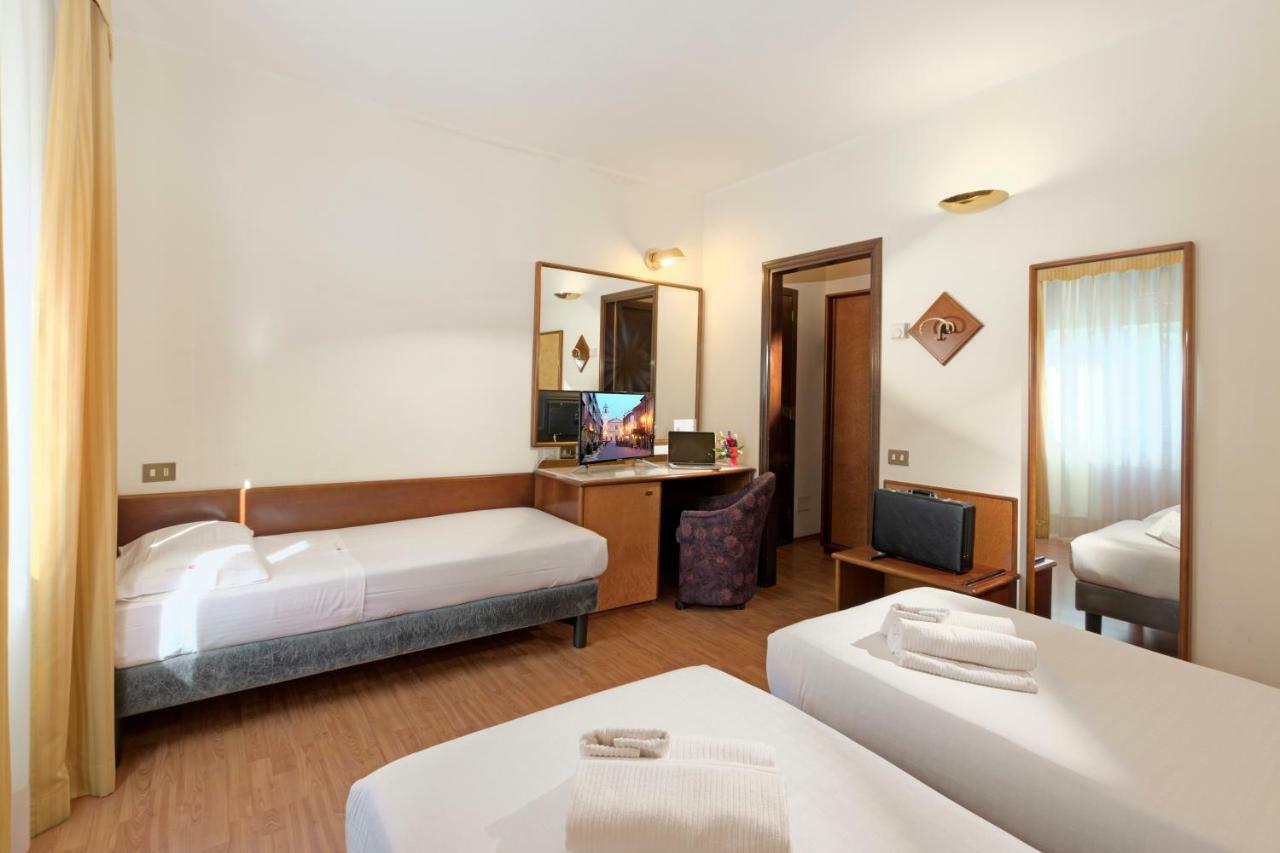 Hotel Concorde Fiera Saronno Esterno foto