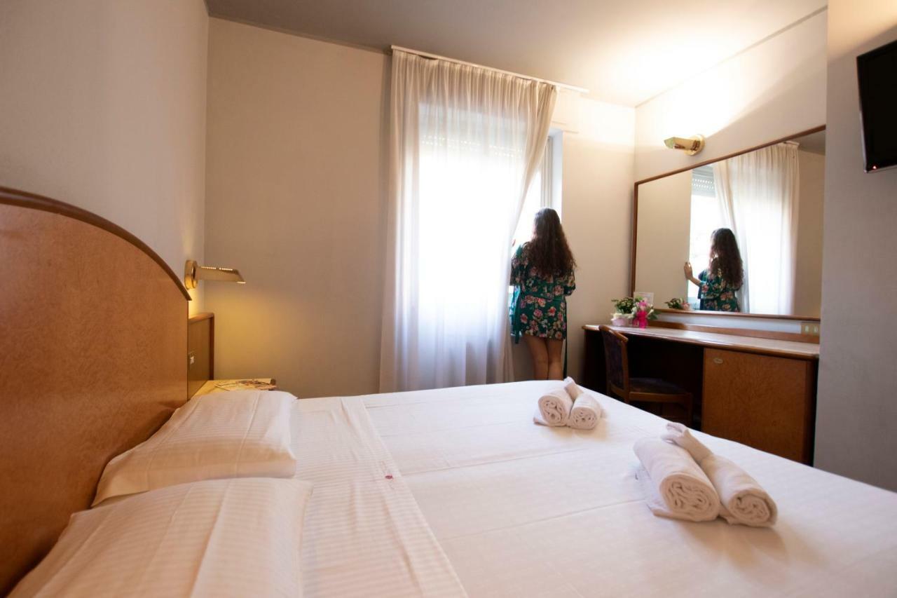 Hotel Concorde Fiera Saronno Esterno foto
